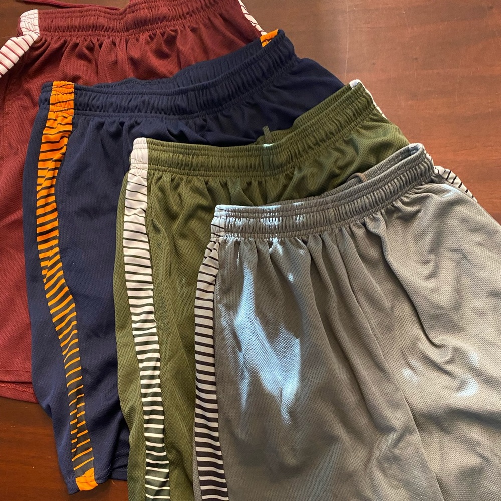 4 pairs men’s basketball shorts Medium